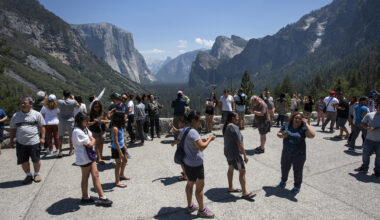 Yosemite warns against entering valley due to parking