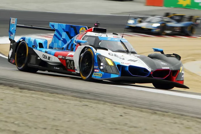#24 BMW M Team WRT: Sheldon van der Linde, Dries Vanthoor