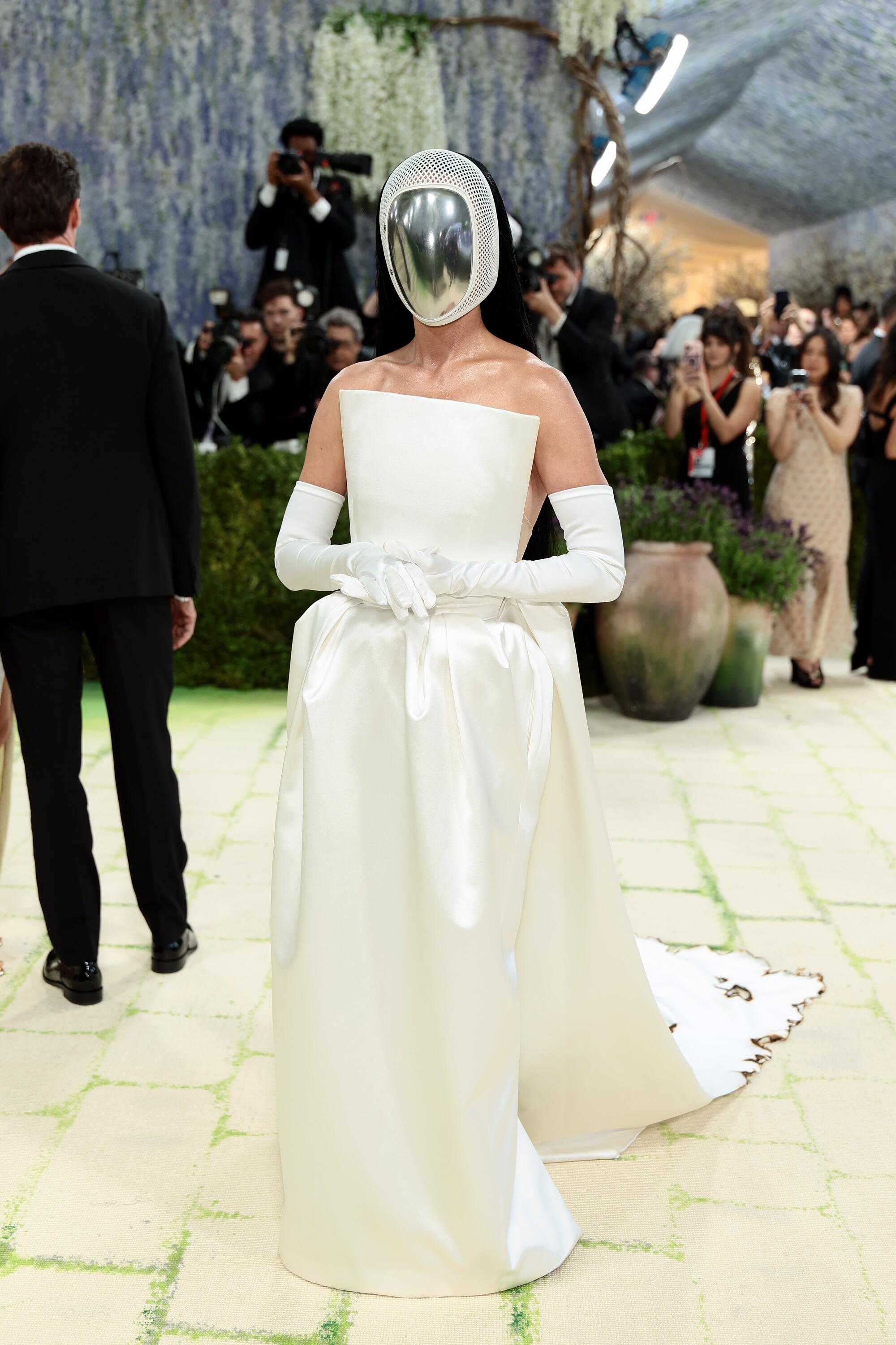 Katy Perry wears a mask at the Met Gala. 