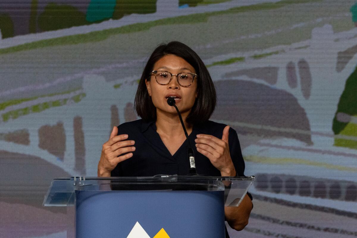 Rae Huang 