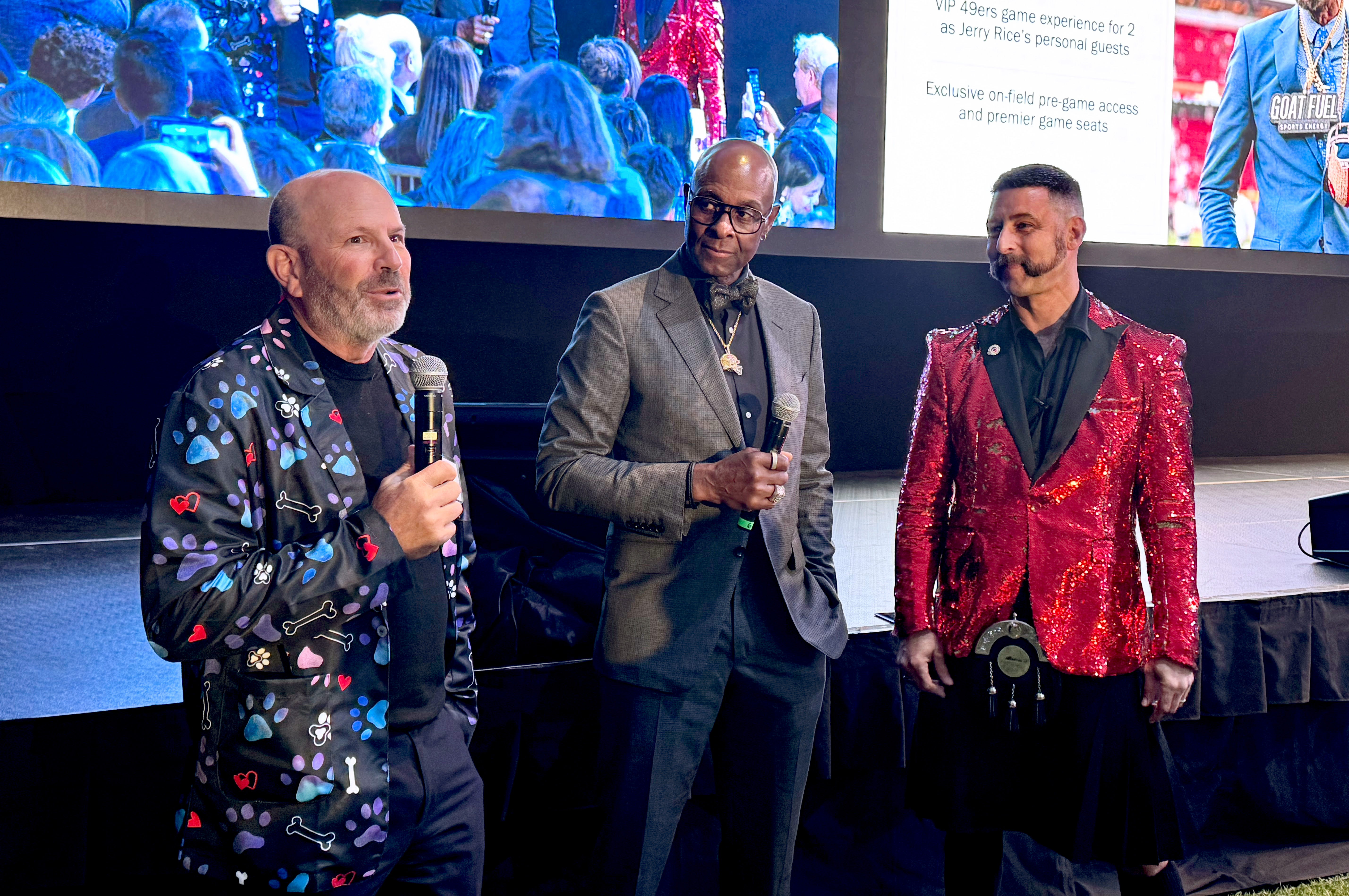 49ers Hall of Famer Jerry Rice, center, talks to Humane...