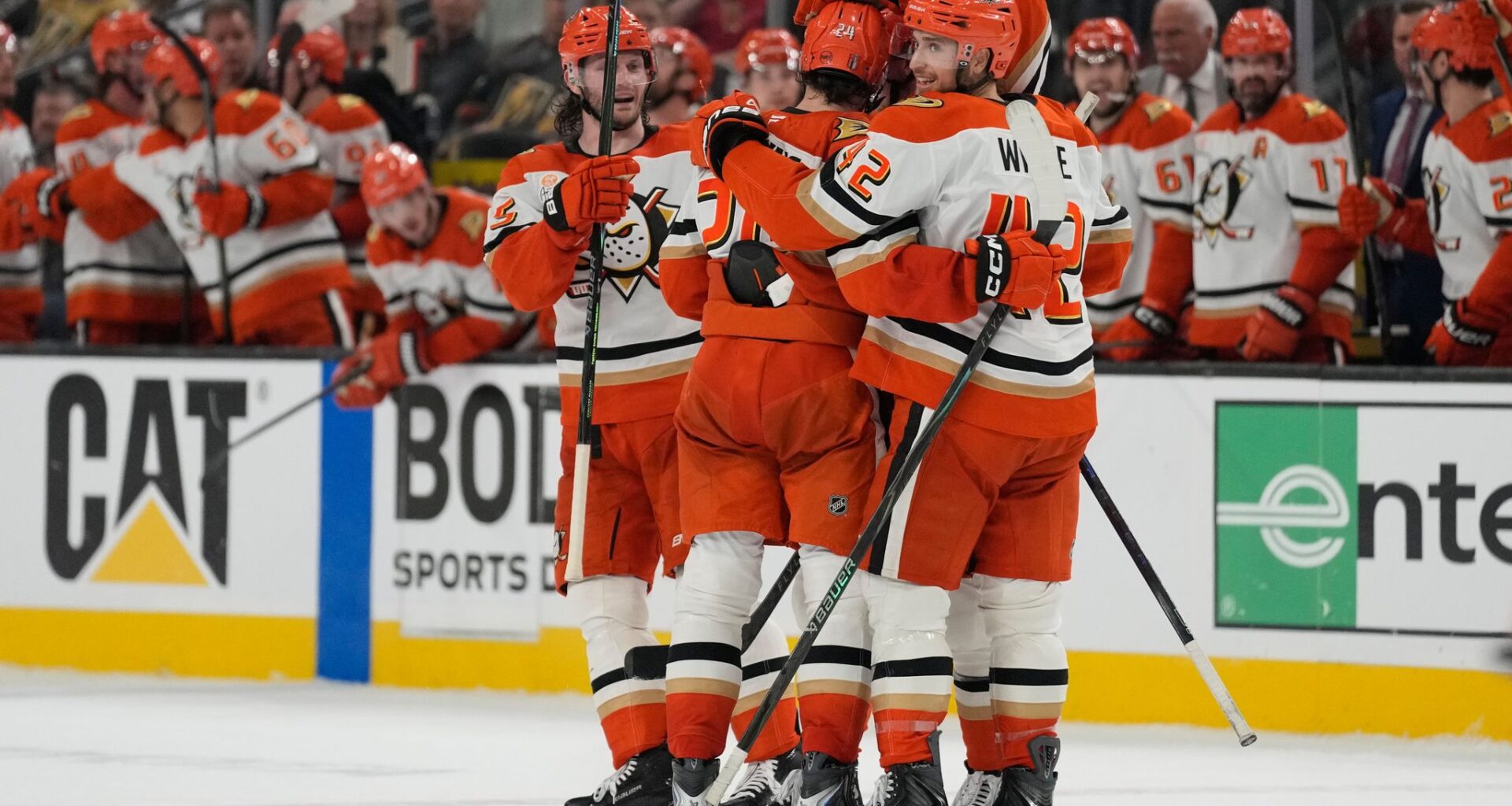 Ducks beat Golden Knights 3-1 to tie second-round series 1-1