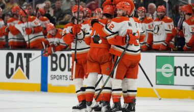 Ducks beat Golden Knights 3-1 to tie second-round series 1-1
