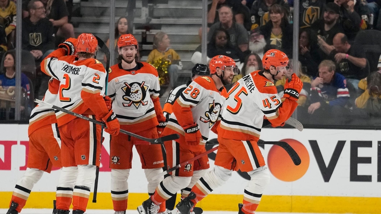 Ducks beat Golden Knights 3-1 and send series back to Anaheim at 1-1