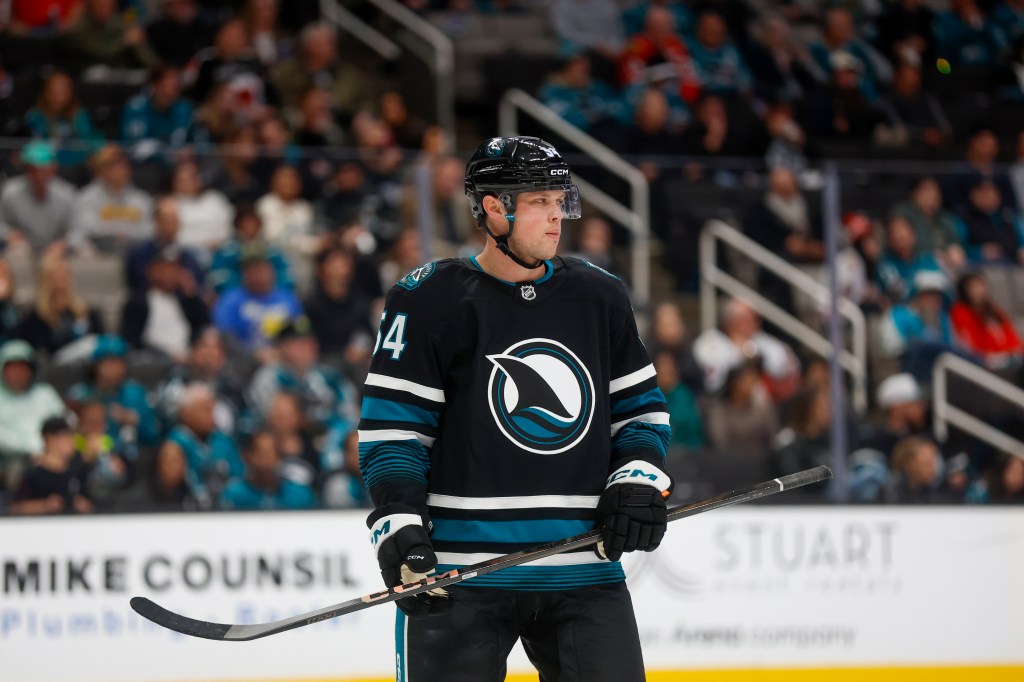 San Jose Sharks re-sign Patrick Giles, shoring up organizational depth