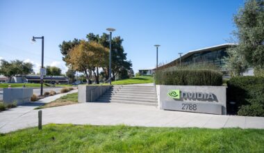 Bay Area tech billionaire doubles down on living in California, again