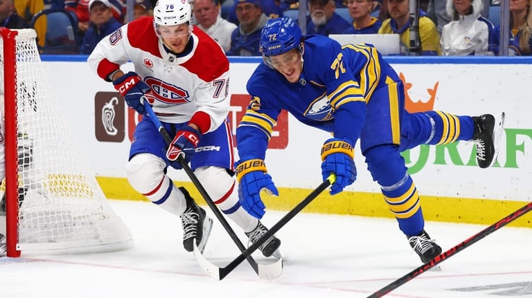 Montréal Canadiens right wing Zachary Bolduc (76) and Buffalo Sabres...