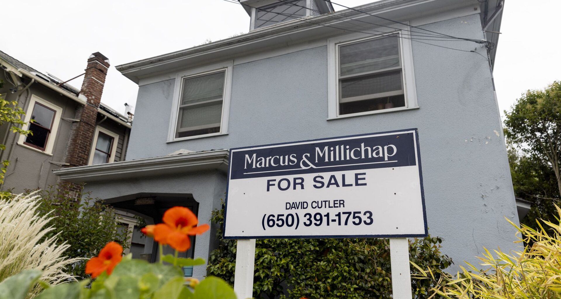 Oakland home values continue to fall