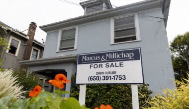 Oakland home values continue to fall
