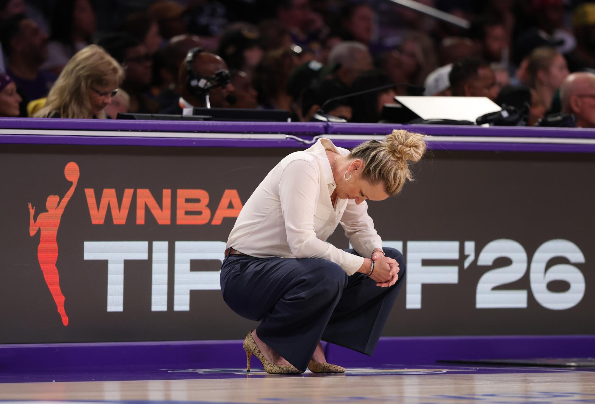 Sparks coach Lynne Roberts reacts during a 105-78 loss to the Las Vegas Aces.