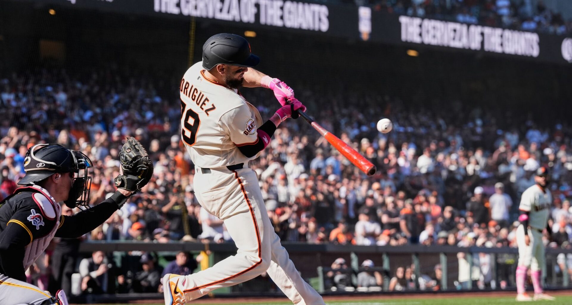 Jesús Rodríguez's RBI single helps the Giants rally to beat the Pirates 7-6 in 12 innings