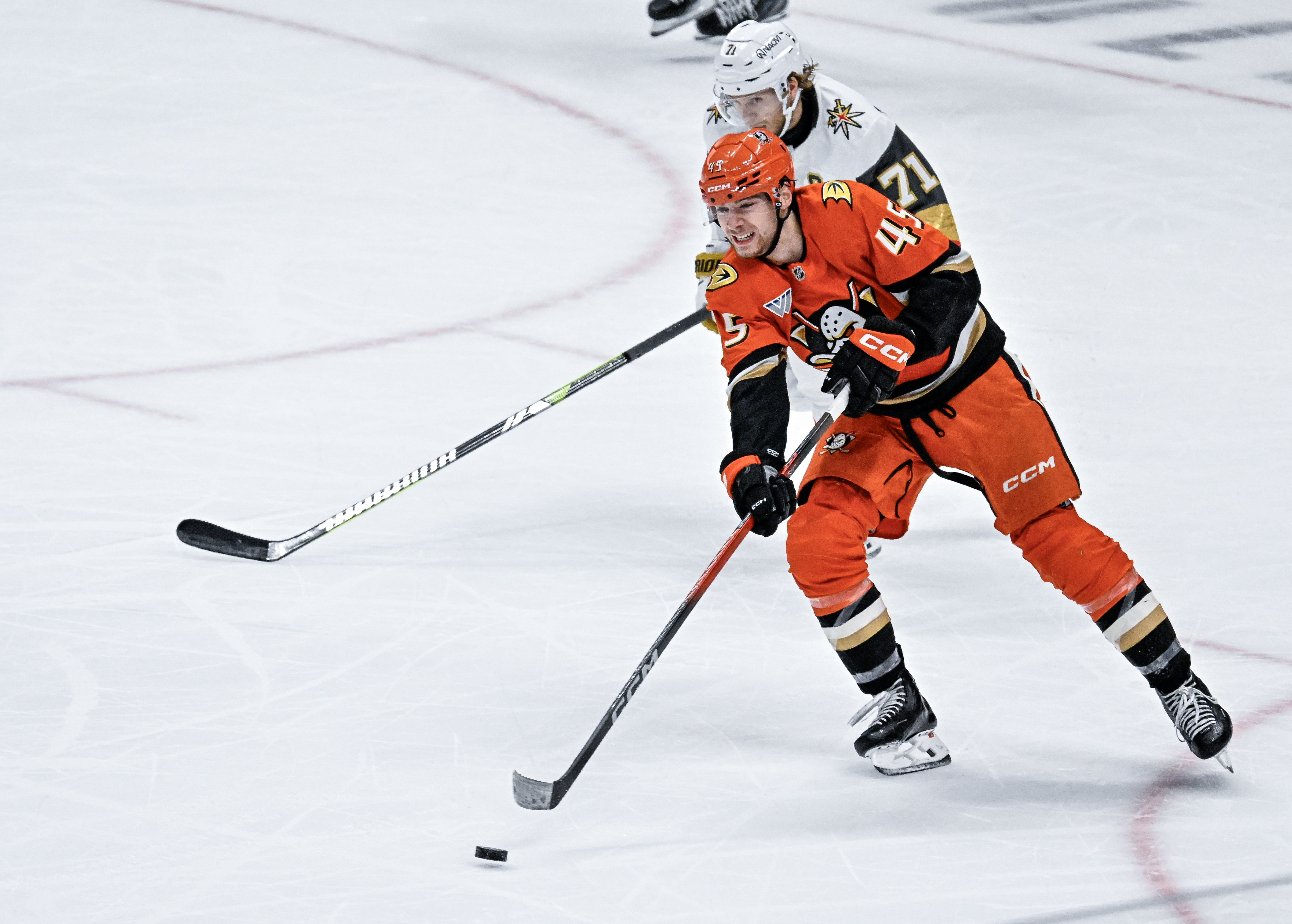 The Ducksâ Beckett Sennecke (45) controls the puck during the...