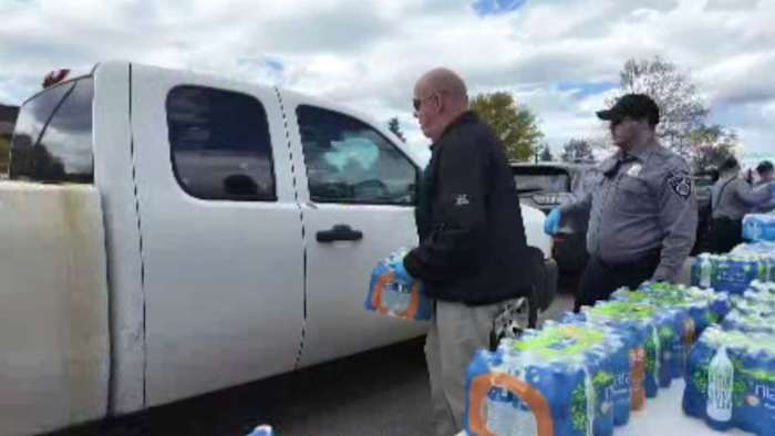 Neighbors, agencies unite to provide clean water amid Oakland County boil advisory