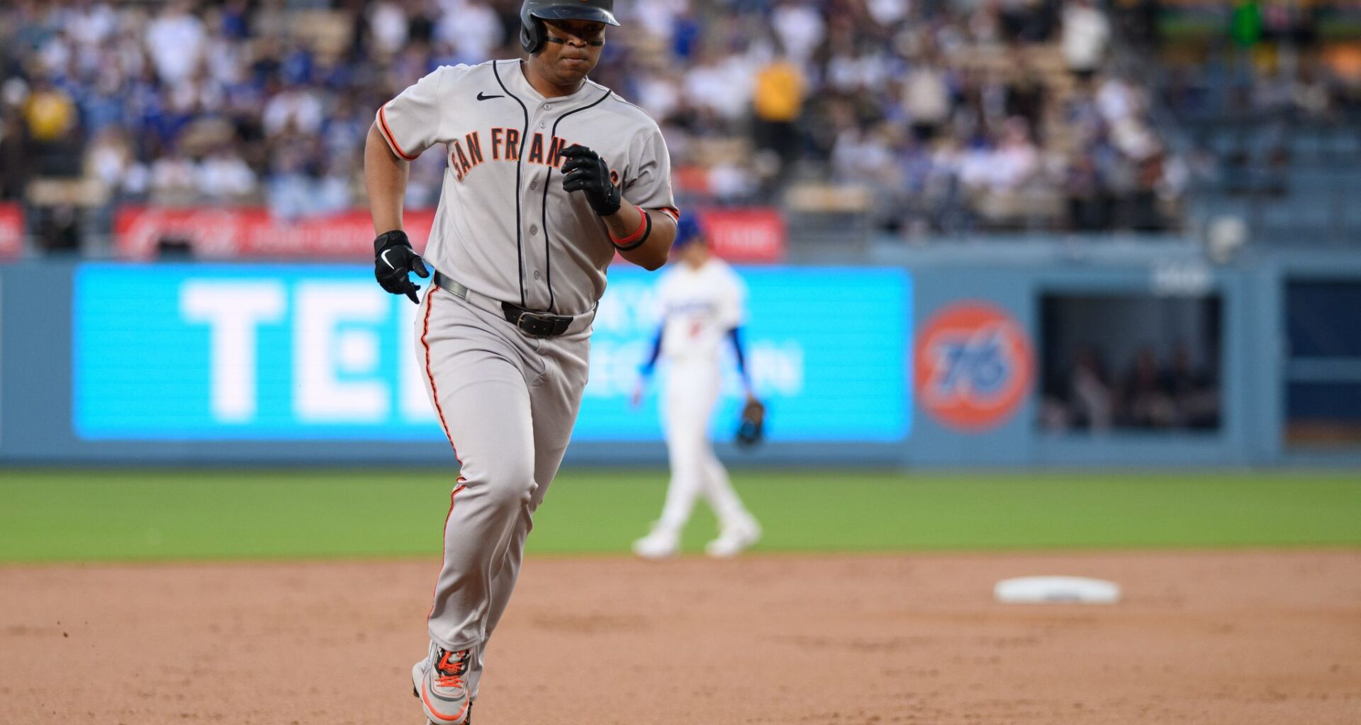 Rafael Devers homers to help SF Giants top Dodgers in L.A.