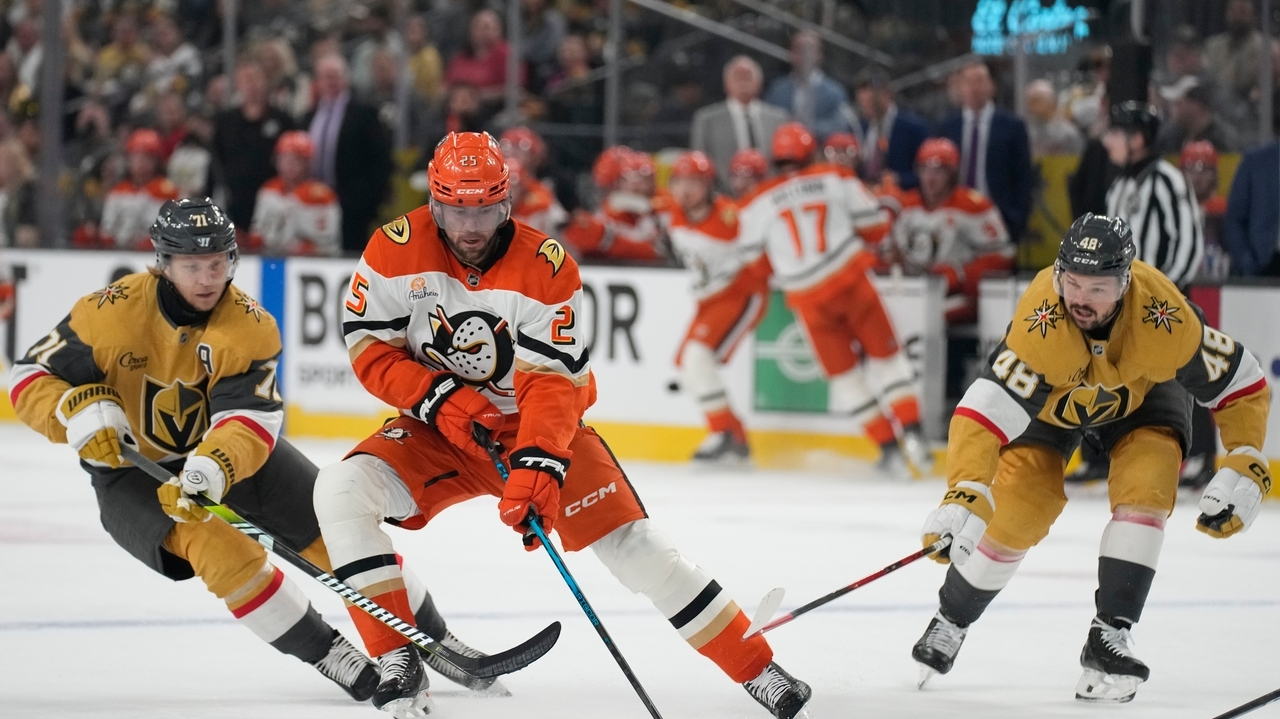 Brayden McNabb ejected after hit leaves Ducks' Ryan Poehling wobbly in Game 5