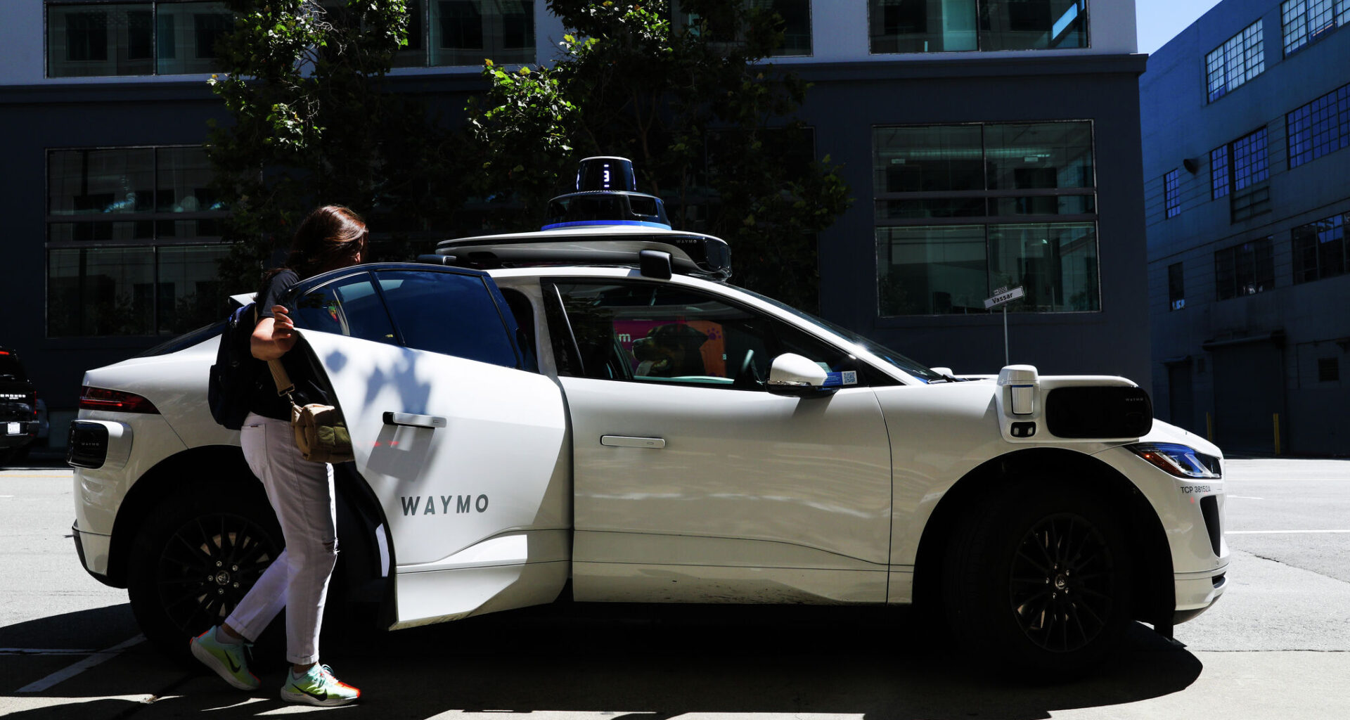 Poll shows what San Francisco residents really think about Waymos