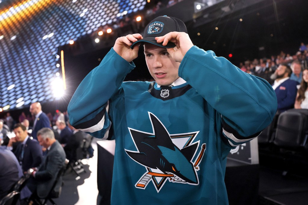 San Jose Sharks sign forward Carson Wetsch to entry-level deal.