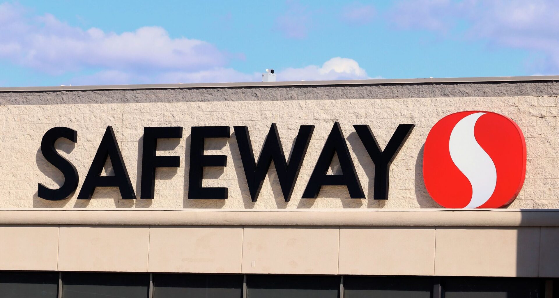 2 women allegedly fight, bear spray used inside Bay Area Safeway