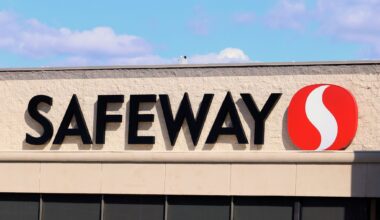 2 women allegedly fight, bear spray used inside Bay Area Safeway