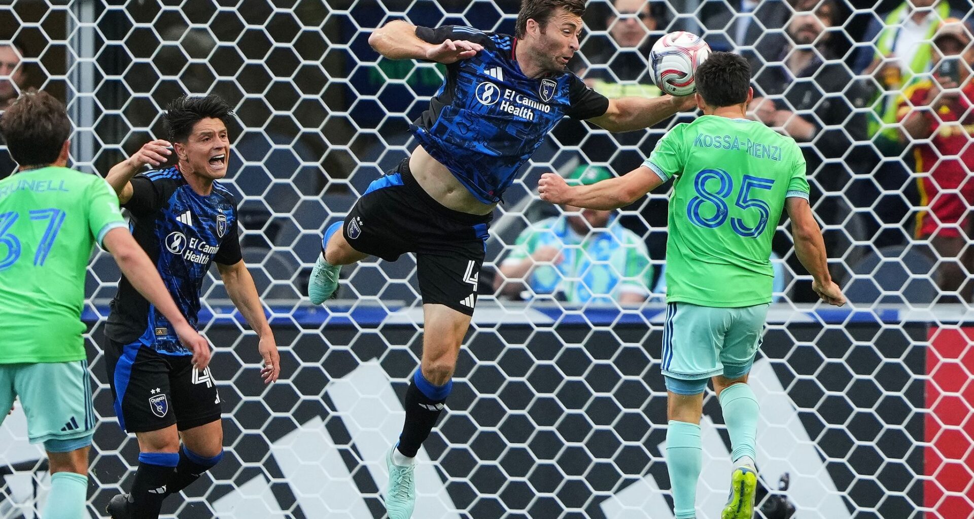 Osaze De Rosario's goal in 89th minute helps Sounders beat Earthquakes 3-2