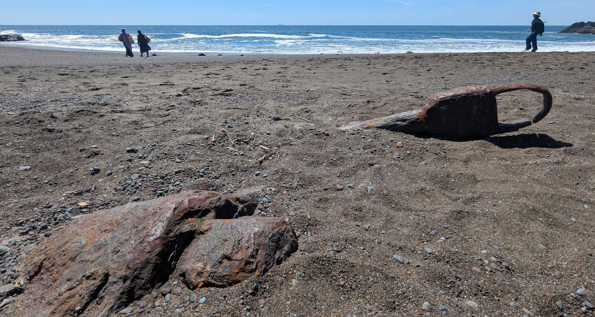 Short Bay Area hike ends at a shipwreck in the sand