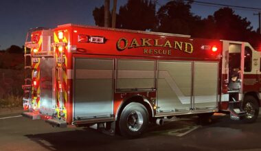 3 dead after driver hits cars and pedestrians in Oakland