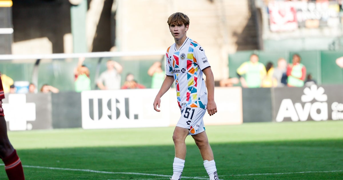 16-year-old Oakland soccer phenom makes his pro debut