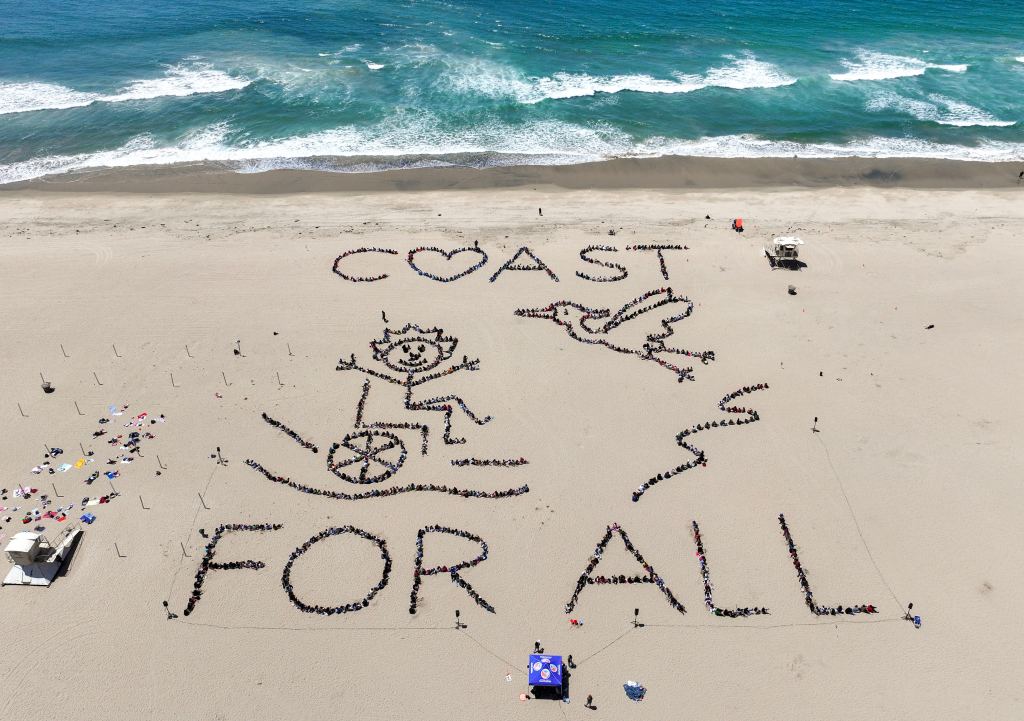 Kids send message in the sand with human artwork for Kids Ocean Day – Orange County Register