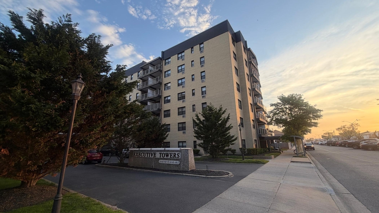Executive Towers at Lido settles over alleged discrimination involving emotional support animals