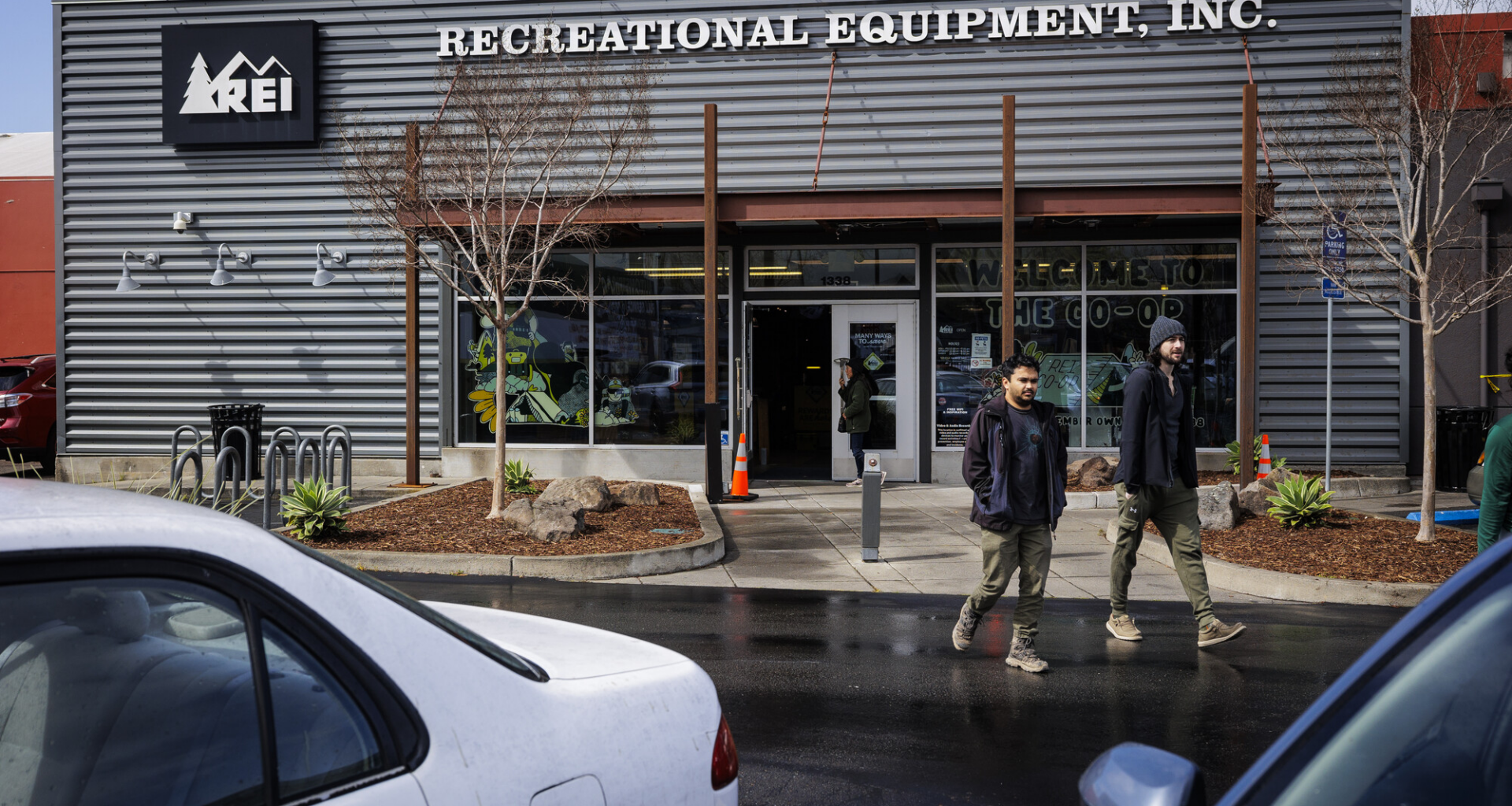 Berkeley REI's unionized workers urge boycott of anniversary sale amid contract fight