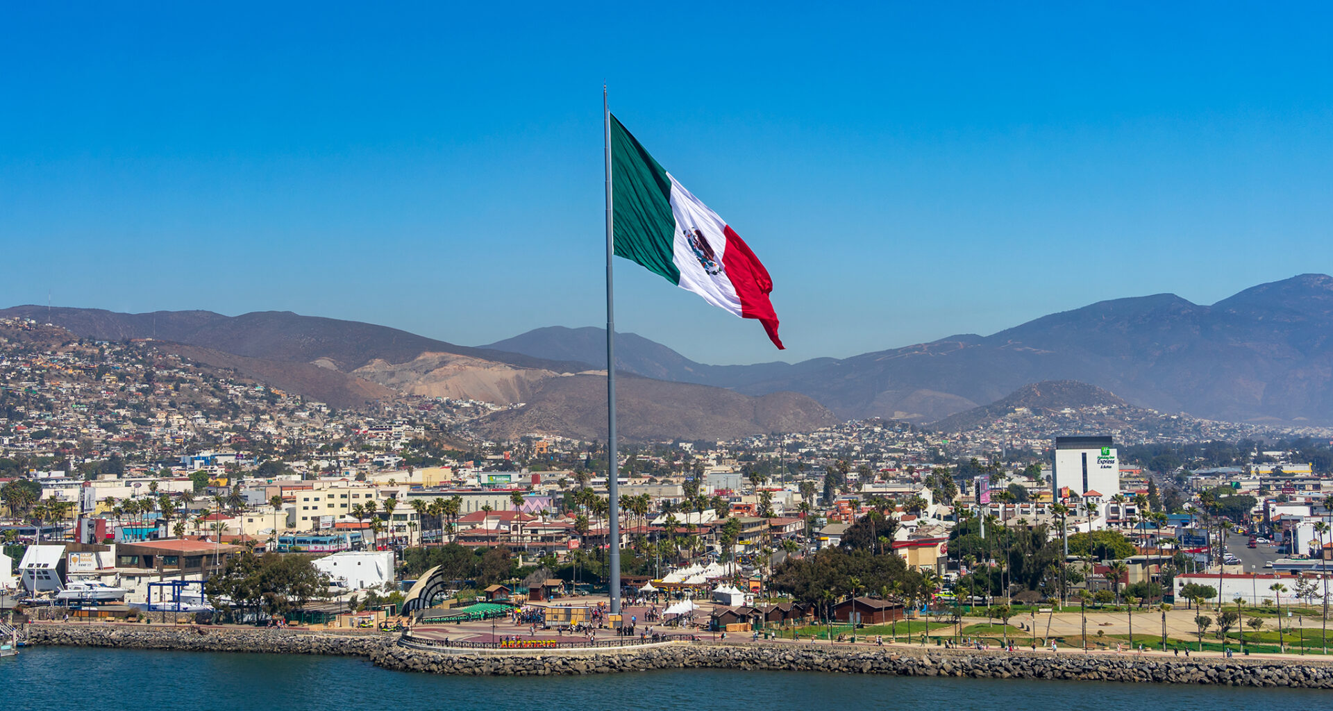 Calif. fugitive charged with murder found in Mexico with his children