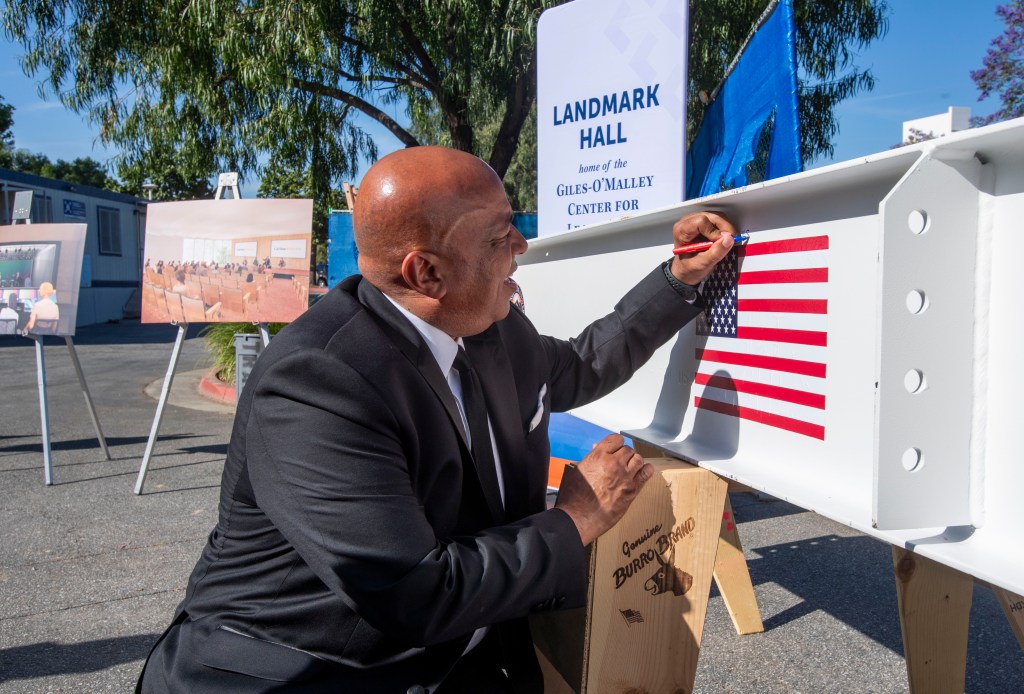 Beam-signing at Cal State Fullerton spotlights Landmark Hall’s target: Leadership – Orange County Register