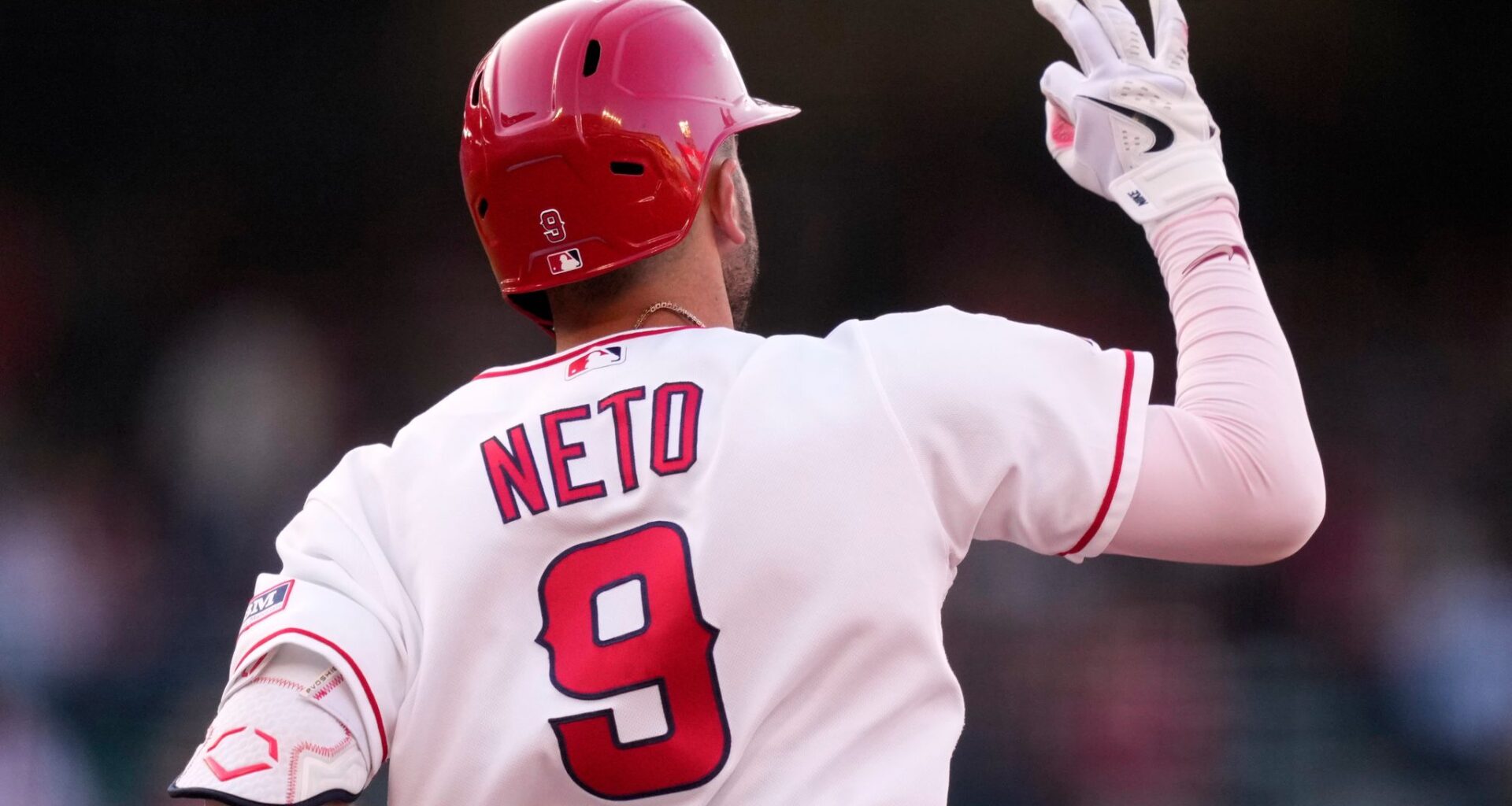 Zach Neto homers twice in the Angels' 9-6 victory over the Rangers