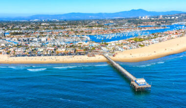 Ultrawealthy California town starts up summertime beach trolley