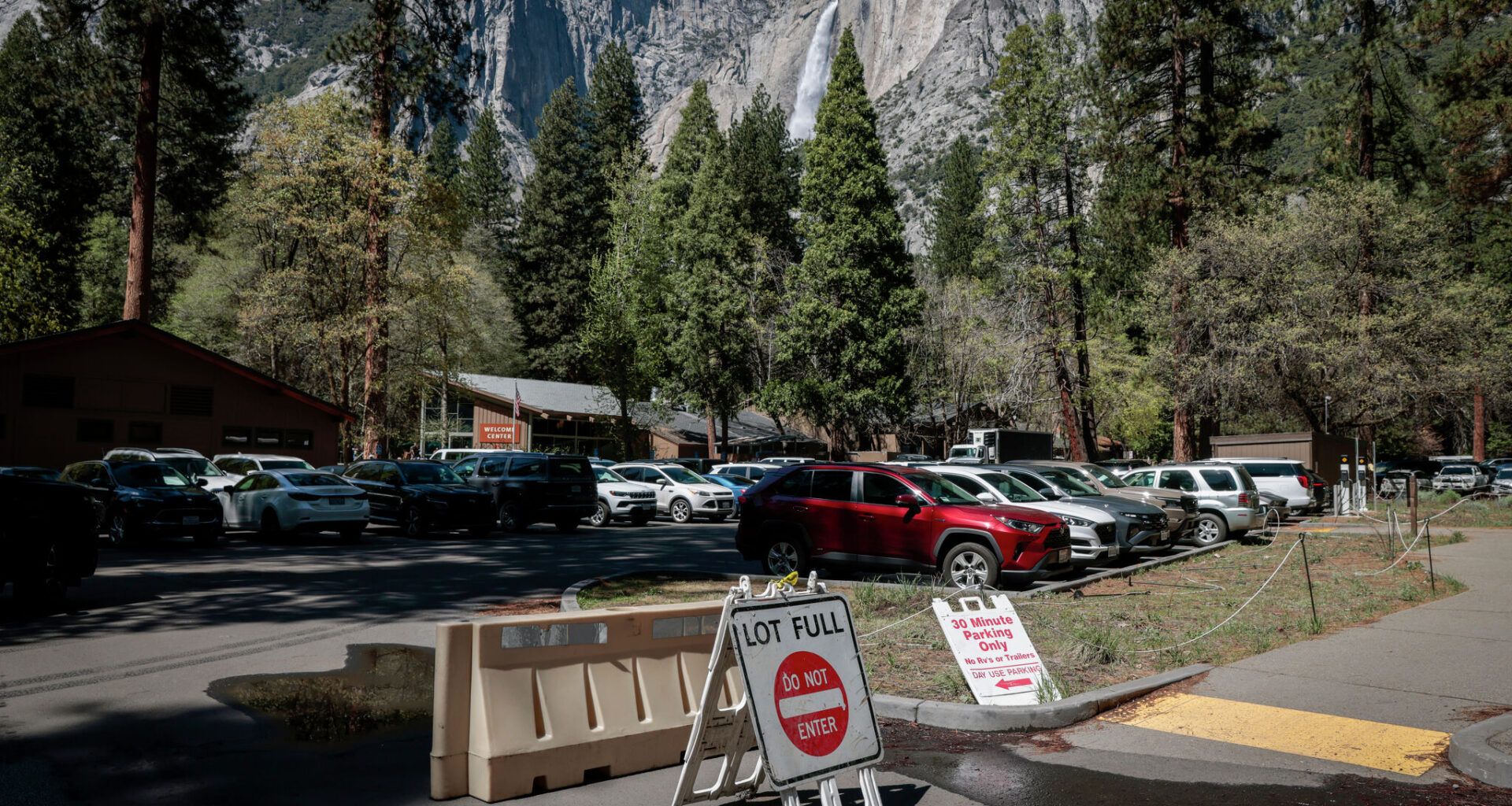 Yosemite traffic backs up as crowds test no-reservation policy