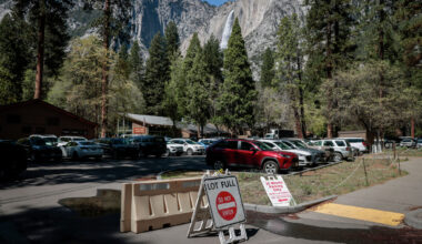 Yosemite traffic backs up as crowds test no-reservation policy