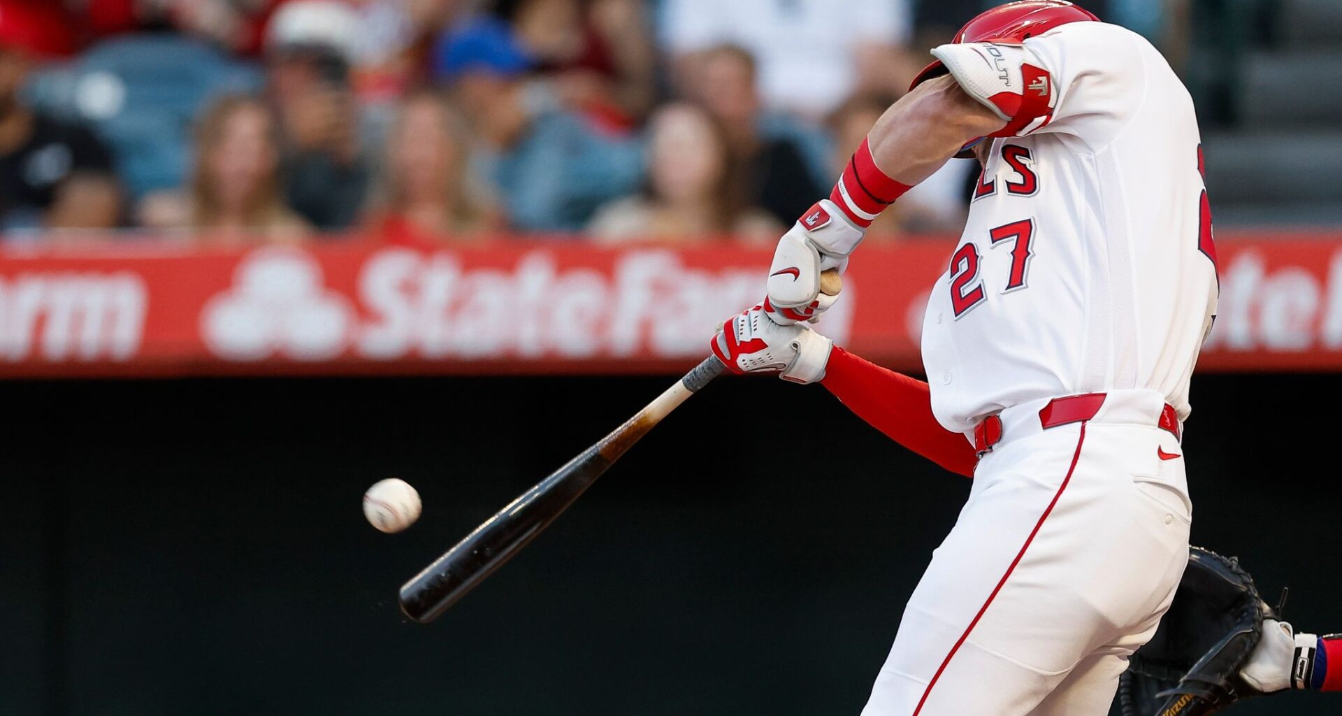 Mike Trout hits 2-run homer and Angels clinch series over Rangers with 5-2 win