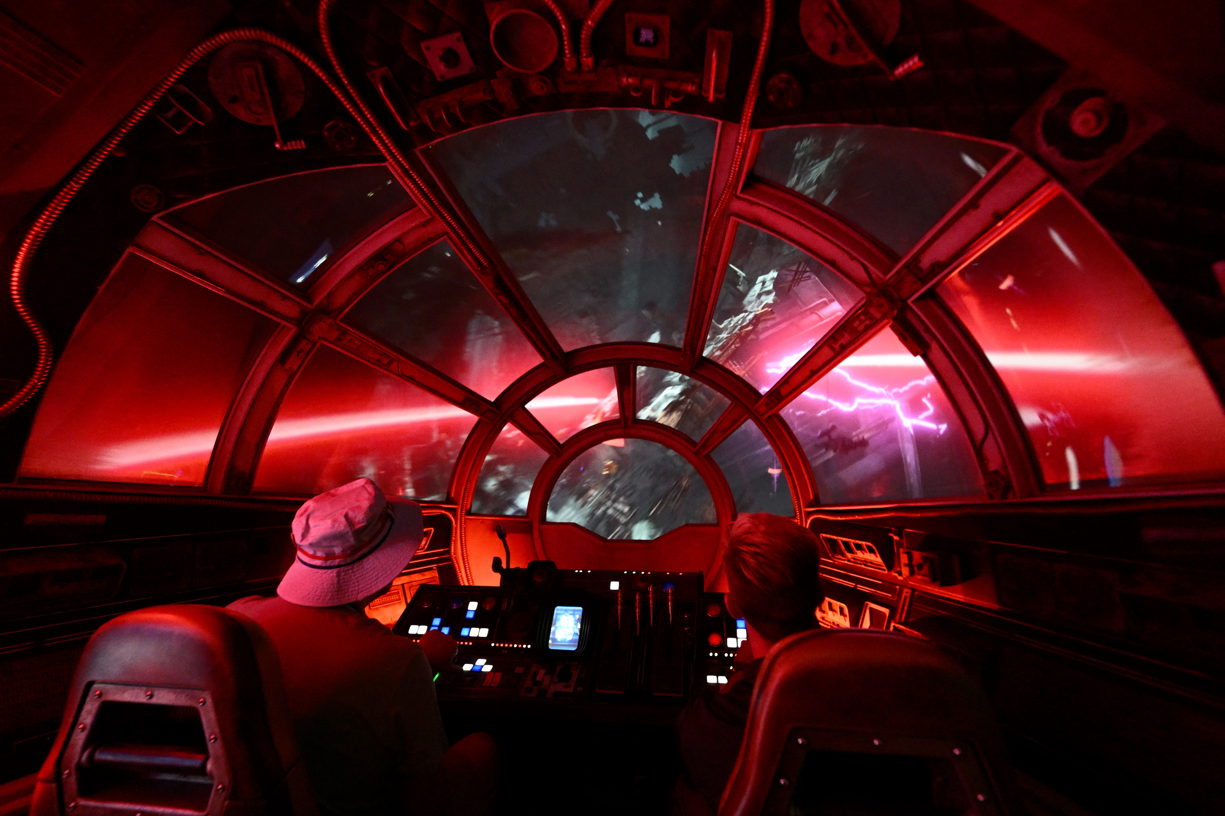 Millennium Falcon: Smugglers Run in Star Wars: Galaxyâs Edge at...