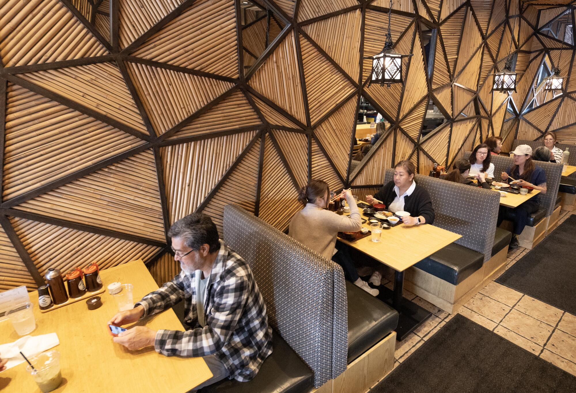  The lunch crowd at Ten No Meshi in Los Angeles.