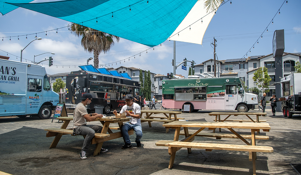 A disused lot on PCH just became a hotspot for Long Beach food trucks • Eat. See. Do.