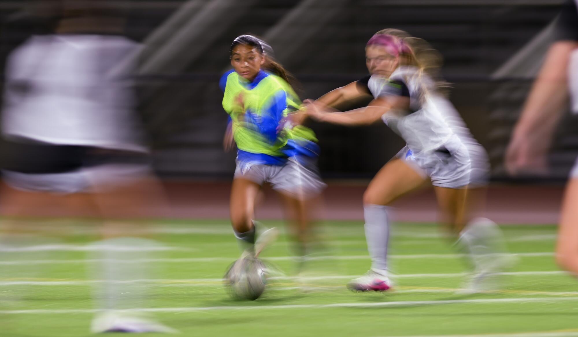 Zoe Thompson during a practice session in preparation for her debut with the Santa Clarita Blue Heat.