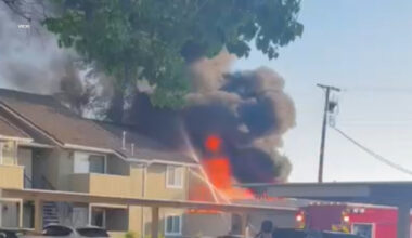 Firefighters battle apartment fire in Northeast Fresno, officials say