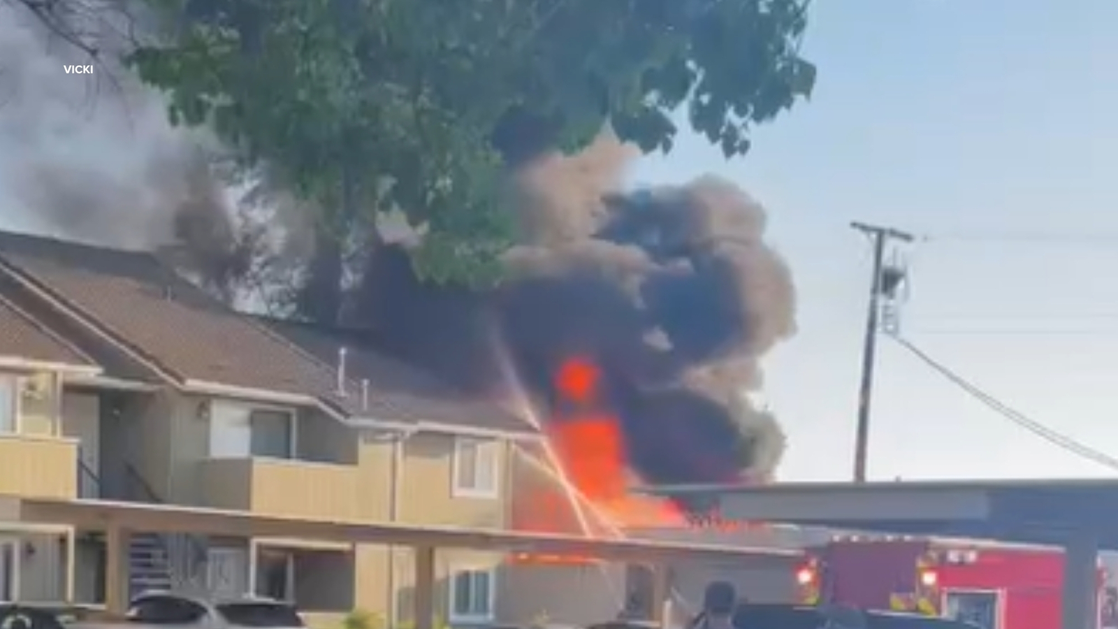 Firefighters battle apartment fire in Northeast Fresno, officials say