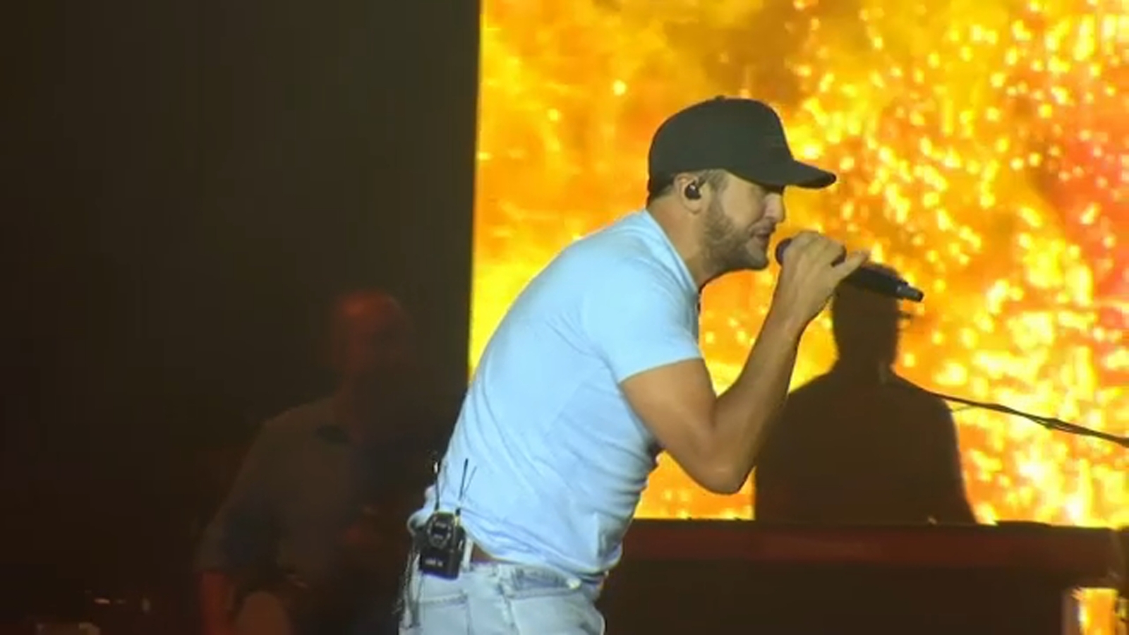 Final preparations for Luke Bryan concert in Clovis
