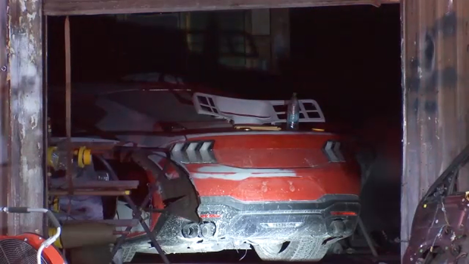 Multiple cars burned in fire at shop in central Fresno, officials say