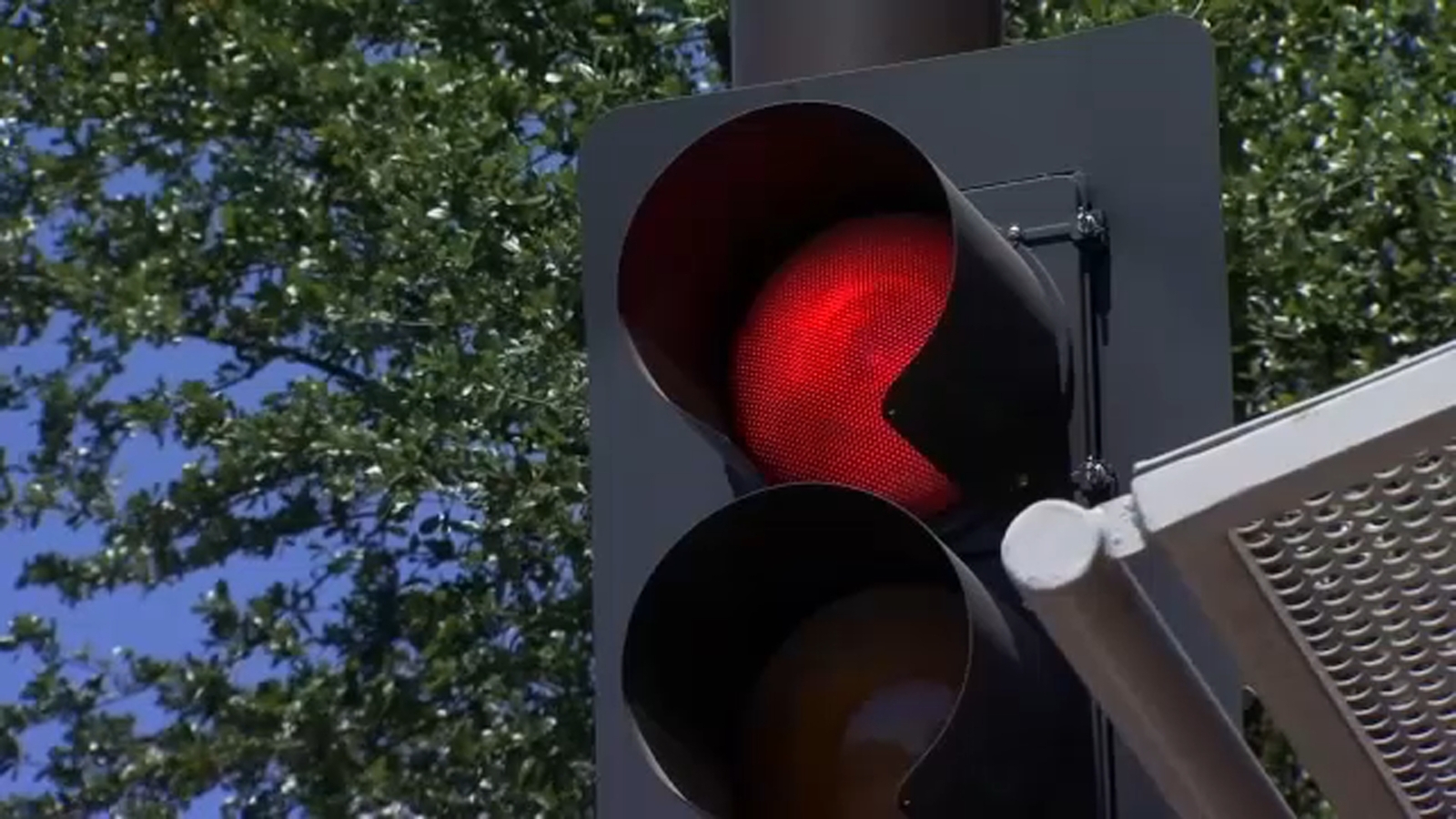 Fresno considers red light cameras as it eyes zero traffic deaths