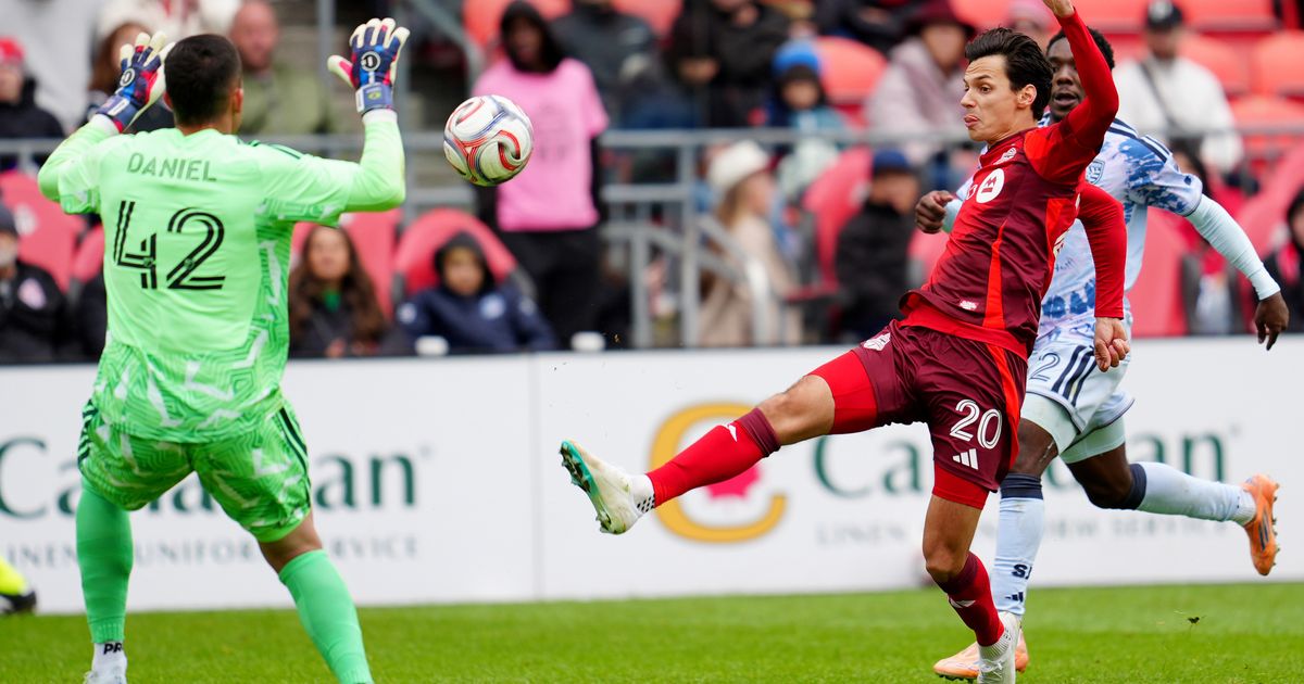 Defender Reid Roberts has spectacular save to help Earthquakes earn 1-1 draw with Toronto :: WRAL.com