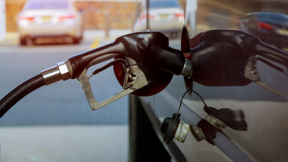 Strait of Hormuz Fears Send California Gas Past $6 a Gallon
