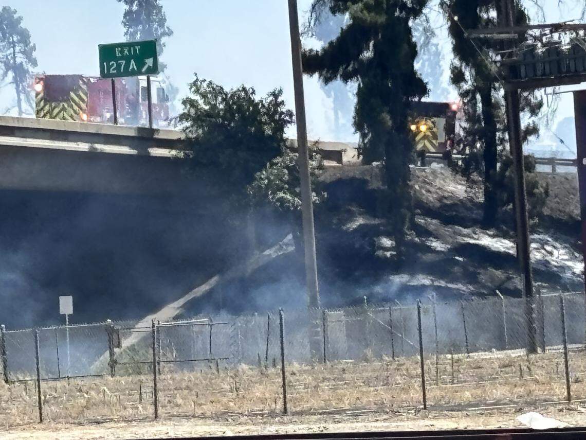 Wind-driven fire on Hwy. 41 threatens Fresno warehouses, officials say