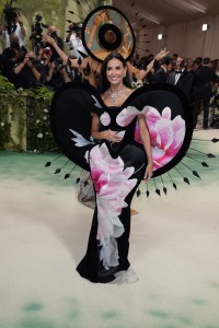 Demi Moore at arrivals for The 2024 Costume Institute Exhibition Sleeping Beauties: Reawakening Fashion Met Gala - Part 3, The Metropolitan Museum of Art, New York, NY, May 06, 2024. Photo By: Kristin Callahan/Everett Collection